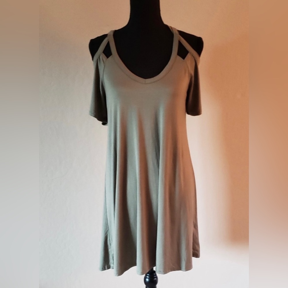 Francesca’s Cold shoulder shift sundress. Size: M